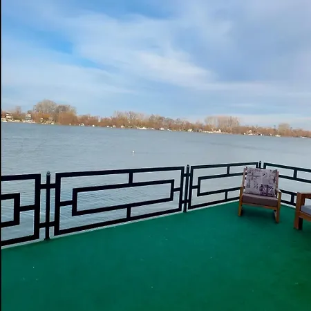 بيت للعطل The Nest Raft *