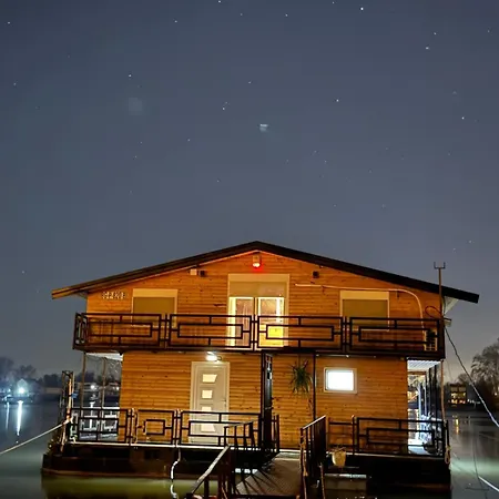Holiday home The Nest Raft Belgrade