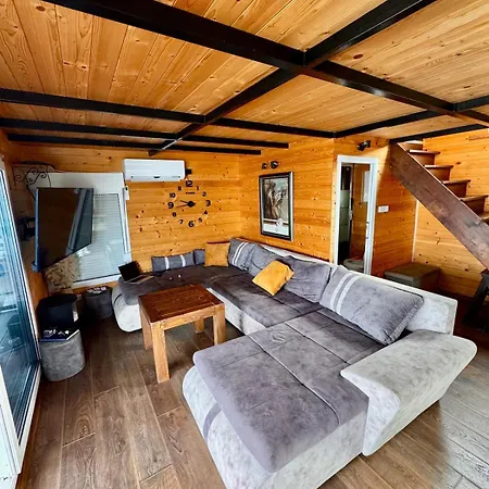 The Nest Raft Holiday home *